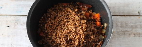 плов из гречки с грибами и орехами