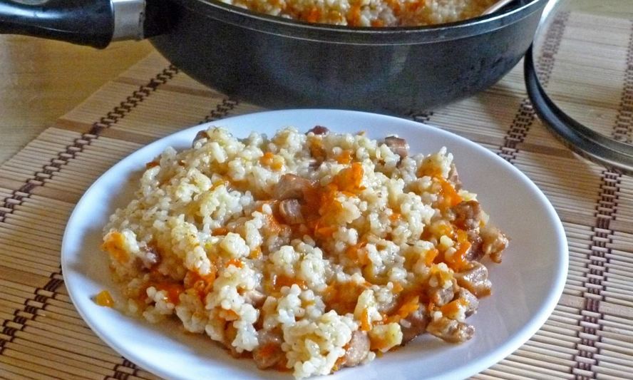 Рецепт плова на сковороде со свининой