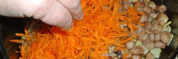 плов на сковороде со свининой