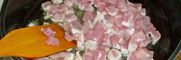 плов на сковороде со свининой