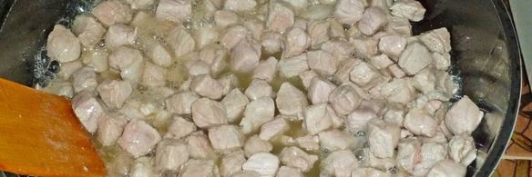 плов на сковороде со свининой