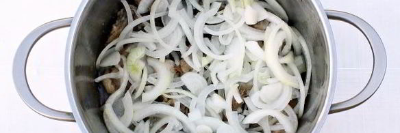 плов с курицей в кастрюле