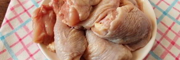 плов с курицей в утятнице на плите