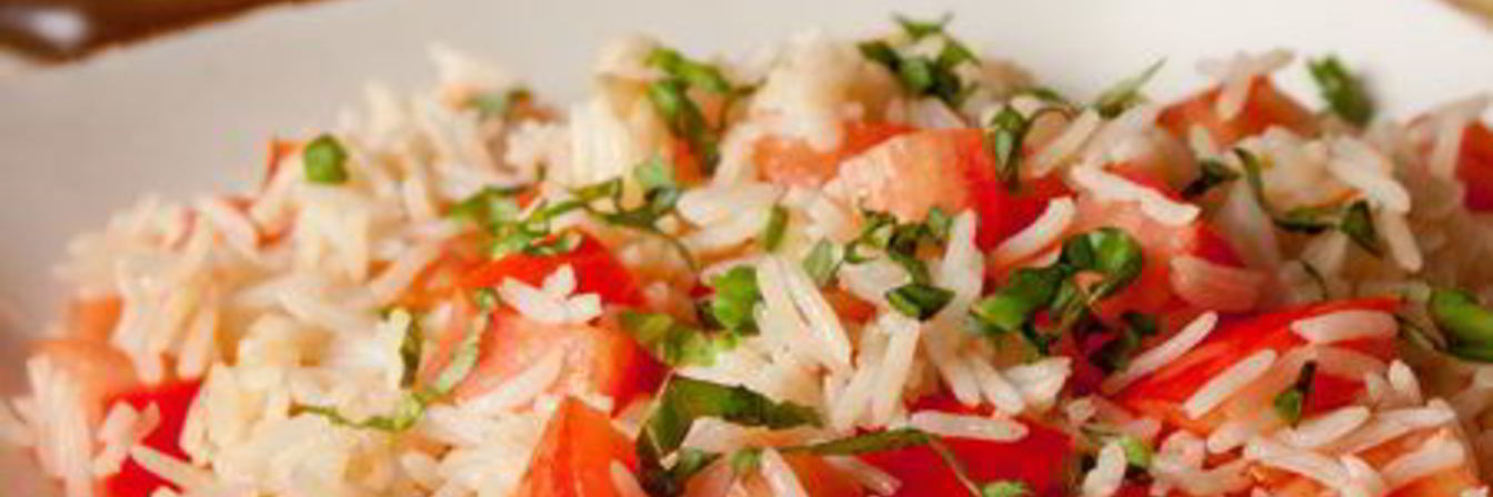 Рисовый пилав с помидорами и базиликом