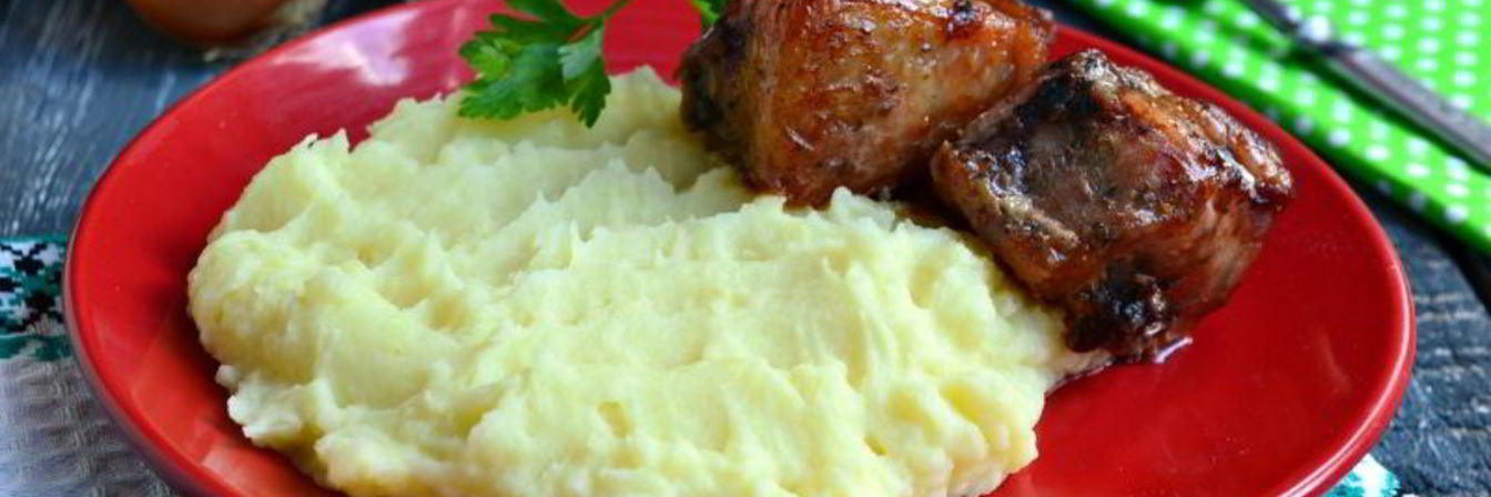 Пышное картофельное пюре с яйцом и сметаной