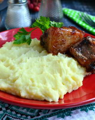 Пышное картофельное пюре с яйцом и сметаной