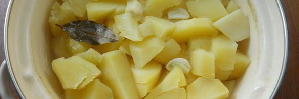 пышное картофельное пюре с яйцом и сметаной