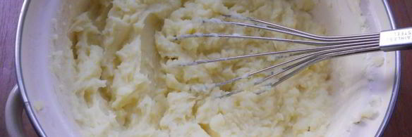 пышное картофельное пюре с яйцом и сметаной