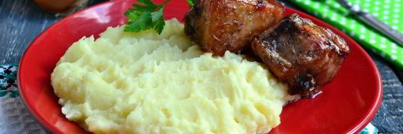 пышное картофельное пюре с яйцом и сметаной