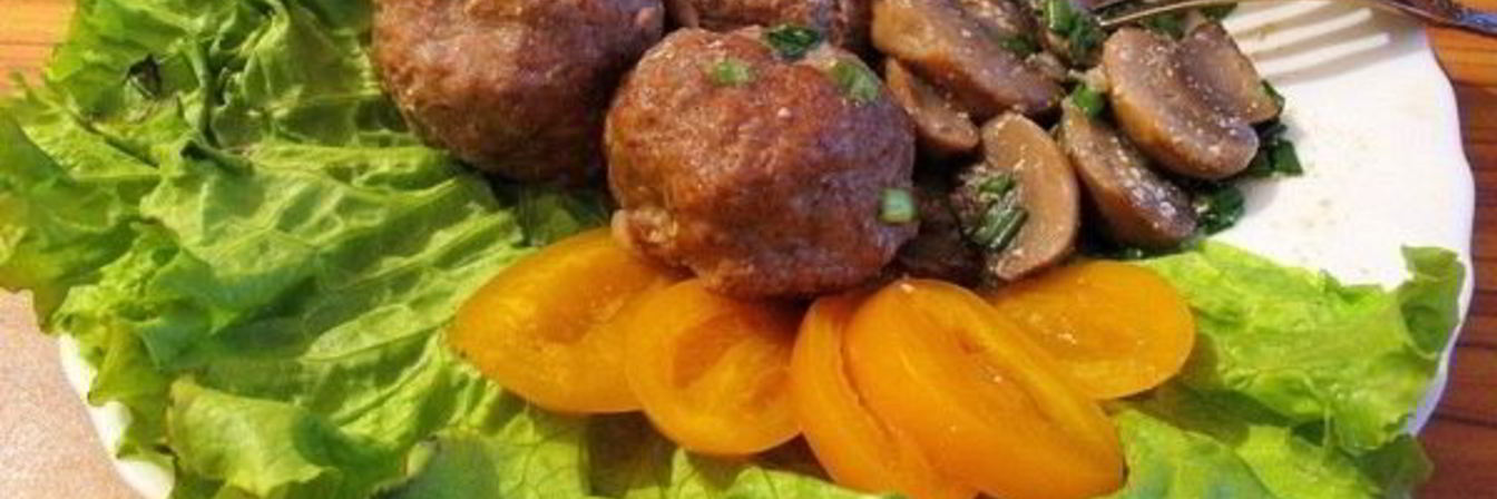 Фрикасе с куриными фрикадельками и грибами