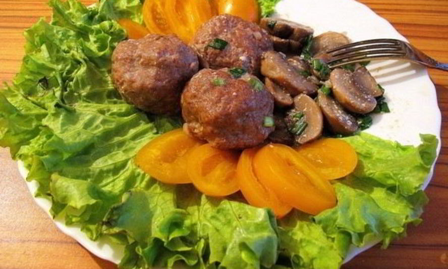 Рецепт фрикасе с куриными фрикадельками и грибами