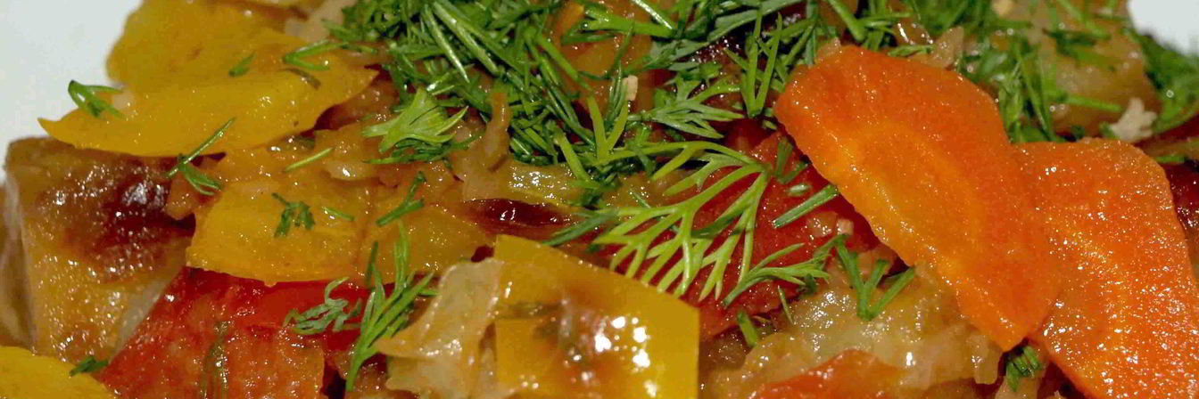 Овощное рагу с болгарским перцем, помидорами, картофелем