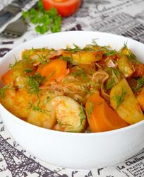 Овощное рагу с кабачками, картошкой и капустой