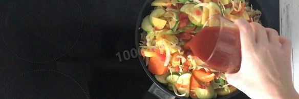 овощное рагу с кабачками, картошкой и капустой