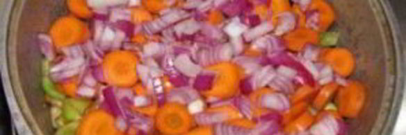 овощное рагу в кастрюле