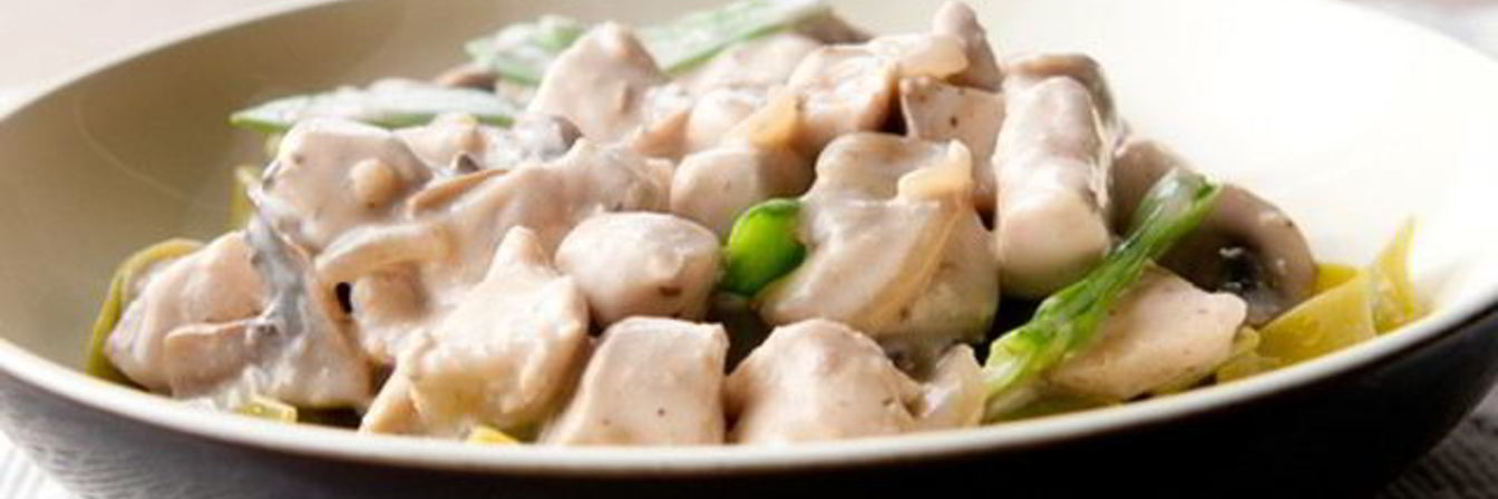 Пикантное куриное фрикасе с грибами