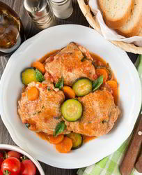 Рагу из курицы с морковью и цуккини