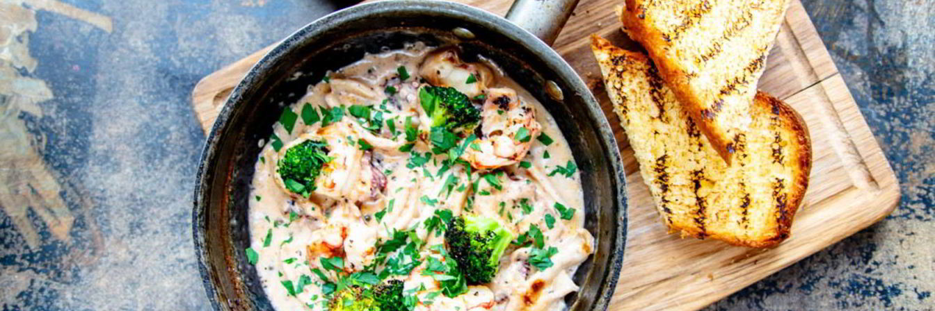 Рагу из морепродуктов с соусом Зеленый перец