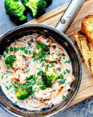 Рагу из морепродуктов с соусом Зеленый перец