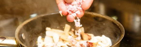 рагу из морепродуктов с соусом зеленый перец