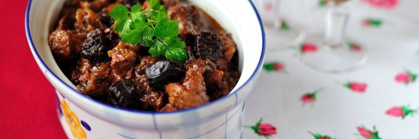 Рагу из свинины с черносливом и портвейном в мультиварке