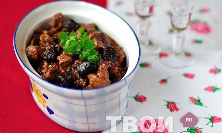 Рецепт рагу из свинины с черносливом и портвейном в мультиварке