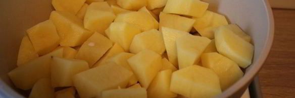 рагу с сырокопчеными колбасками и фасолью