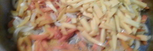 солнечное рагу с курицей, тыквой и сливами