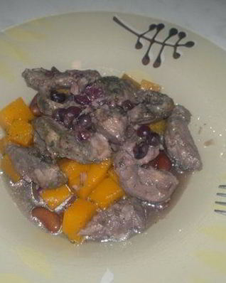 Утиная грудка в горшке, рагу из фасоли и сладкой тыквы