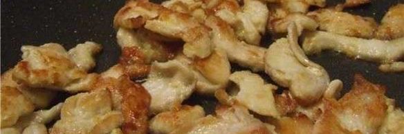 рисовая лапша с индюшиным филе и овощами