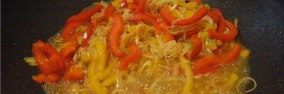 рисовая лапша с индюшиным филе и овощами