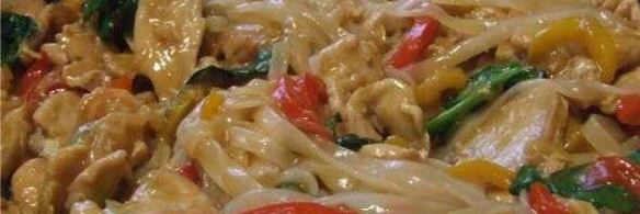 рисовая лапша с индюшиным филе и овощами