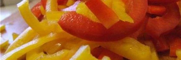 рисовая лапша с индюшиным филе и овощами