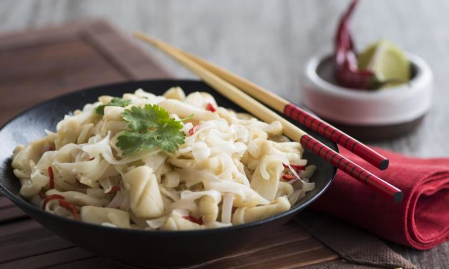 Рецепт рисовой лапши с кальмарами и кокосовым соусом