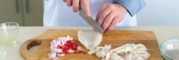 рисовая лапша с кальмарами и кокосовым соусом