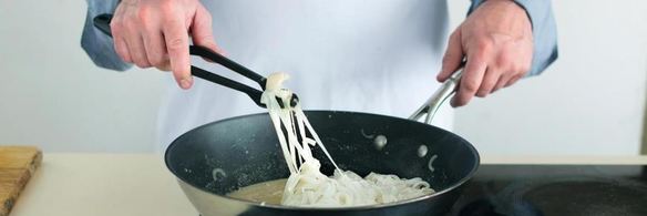 рисовая лапша с кальмарами и кокосовым соусом