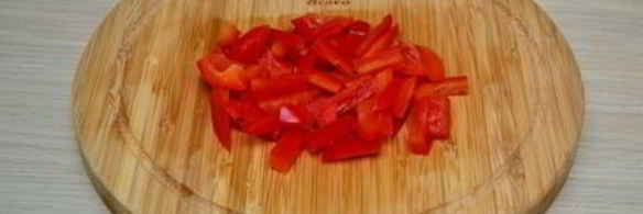 рисовая лапша с куриным филе и овощами