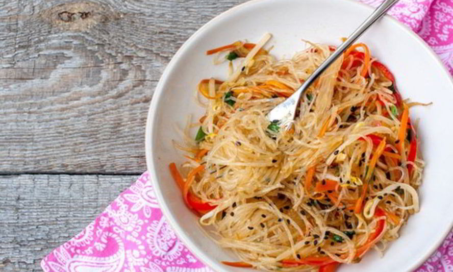 Рецепт рисовой лапши с овощами и курицей