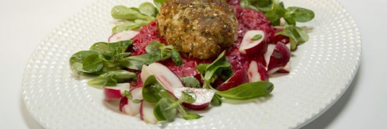 Котлета кордон блю из индейки на свекольном ризотто