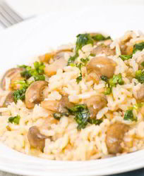 Ризотто с грибами, брокколи и миндалем