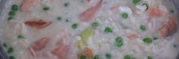 ризотто с лососем и зеленым горошком