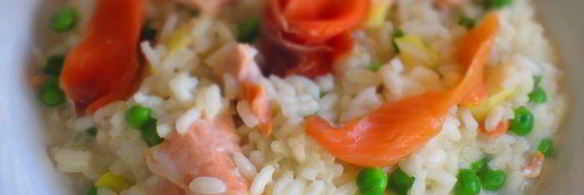 ризотто с лососем и зеленым горошком