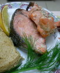 Чавыча, запеченная с зеленью фенхеля