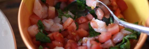 дорада, фаршированная креветками и томатами