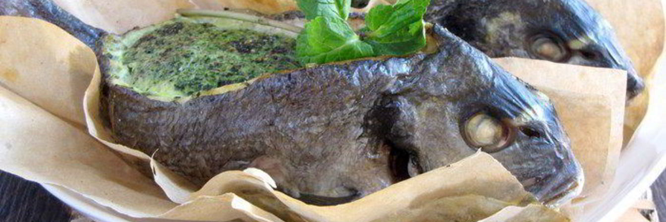 Дорада с начинкой из шпината