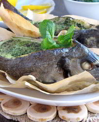 Дорада с начинкой из шпината