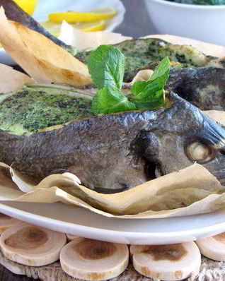 Дорада с начинкой из шпината