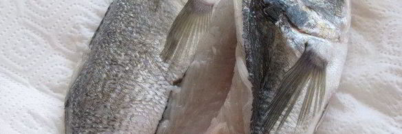 дорада с начинкой из шпината