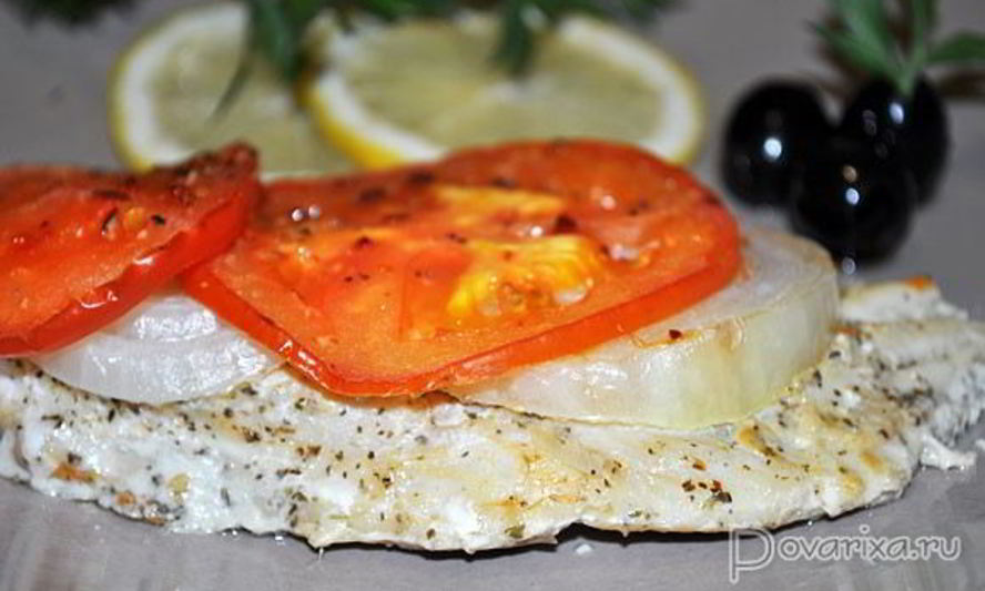 Рецепт дори, запеченного с помидорами и луком