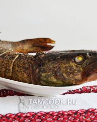 Фаршированная щука с салом в духовке